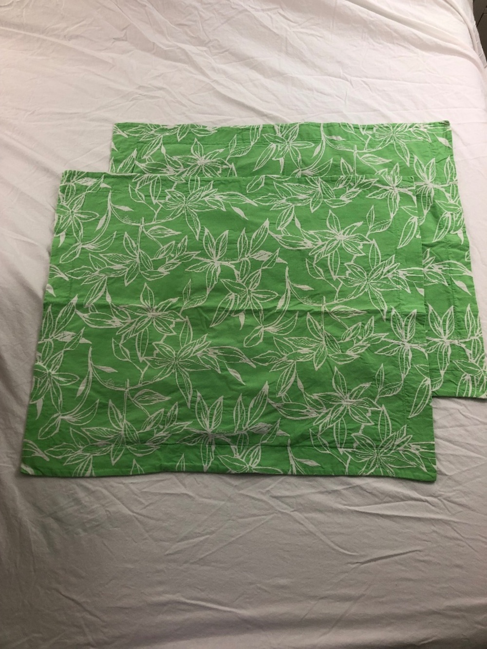 Lilly Pulitzer x Garnet Hill set of 2 standard shams cotton Leaf it to Me print